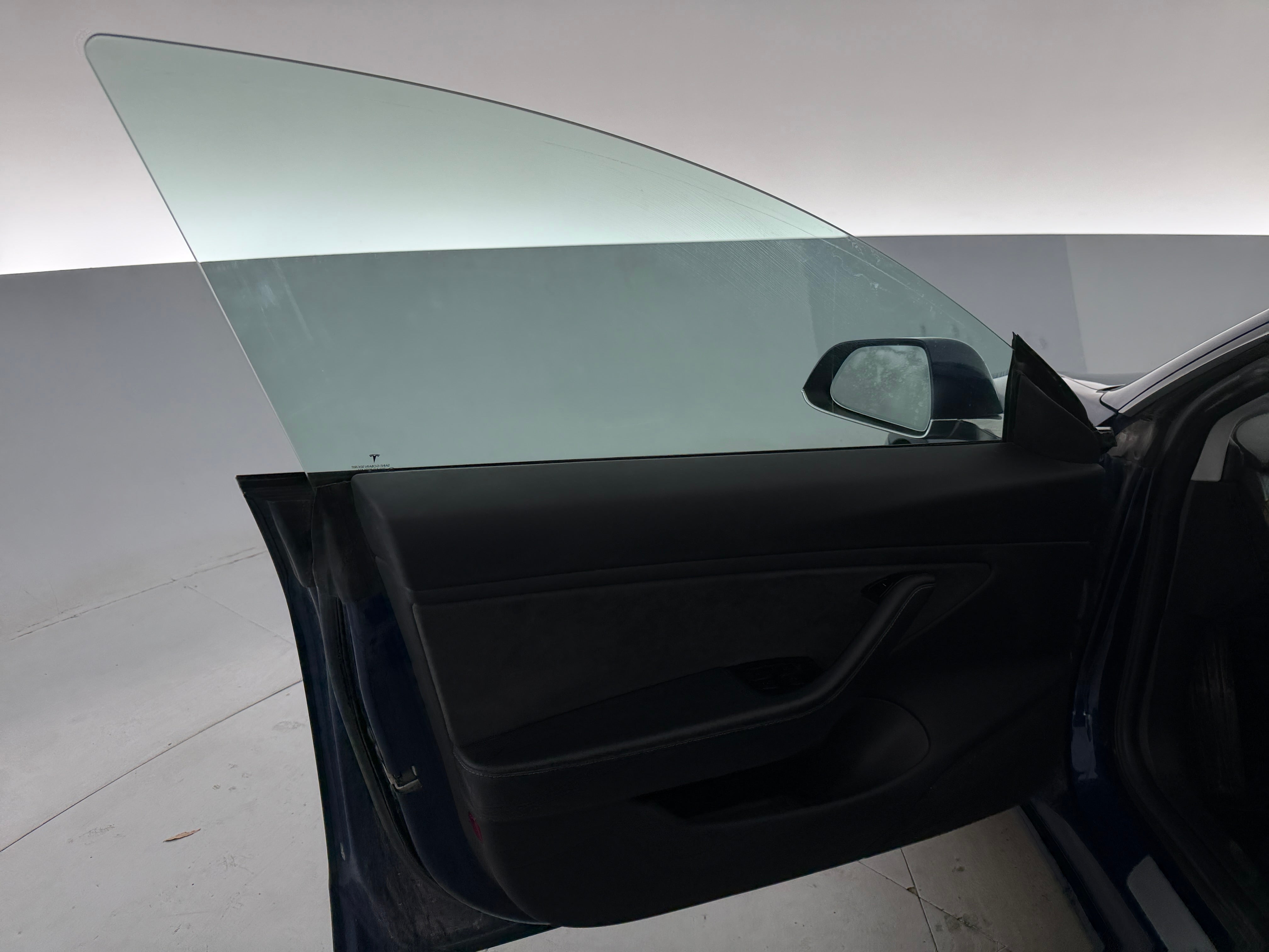 tesla model 3 2018 5YJ3E1EB3JF063983 image tesla model 3 2018 5YJ3E1EB3JF063983 image